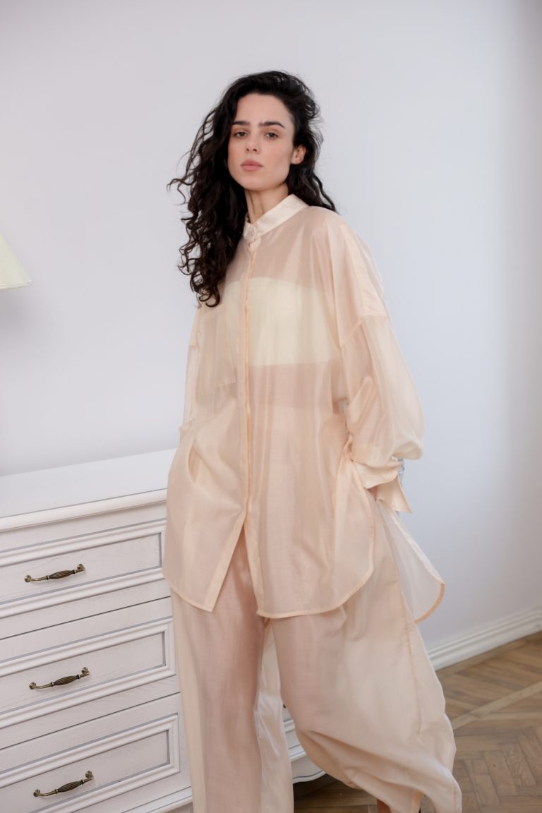 Elongated peach batiste shirt