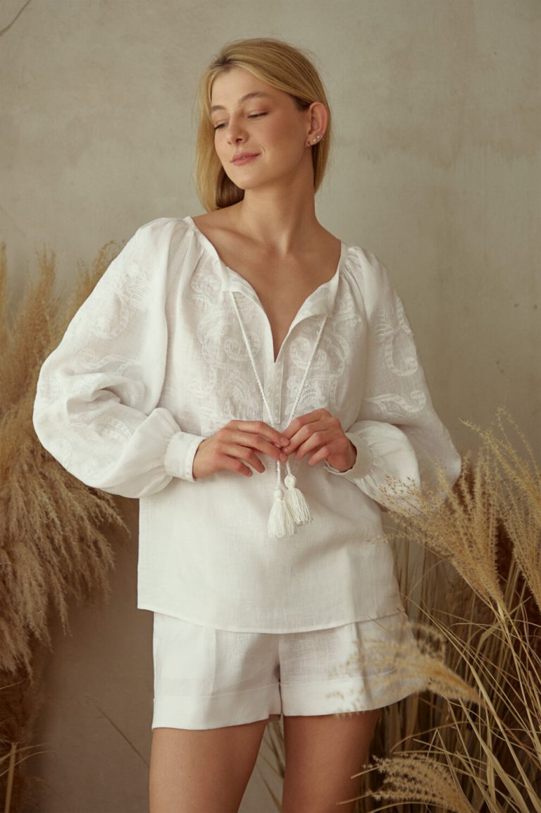 Embroidered shirt "Transparency" white