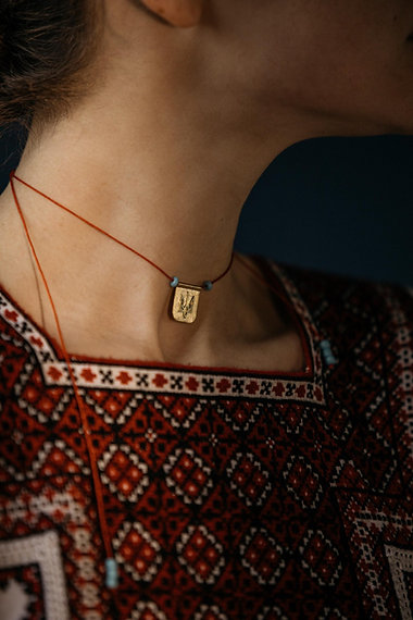 Pendant on a red thread "Trident"