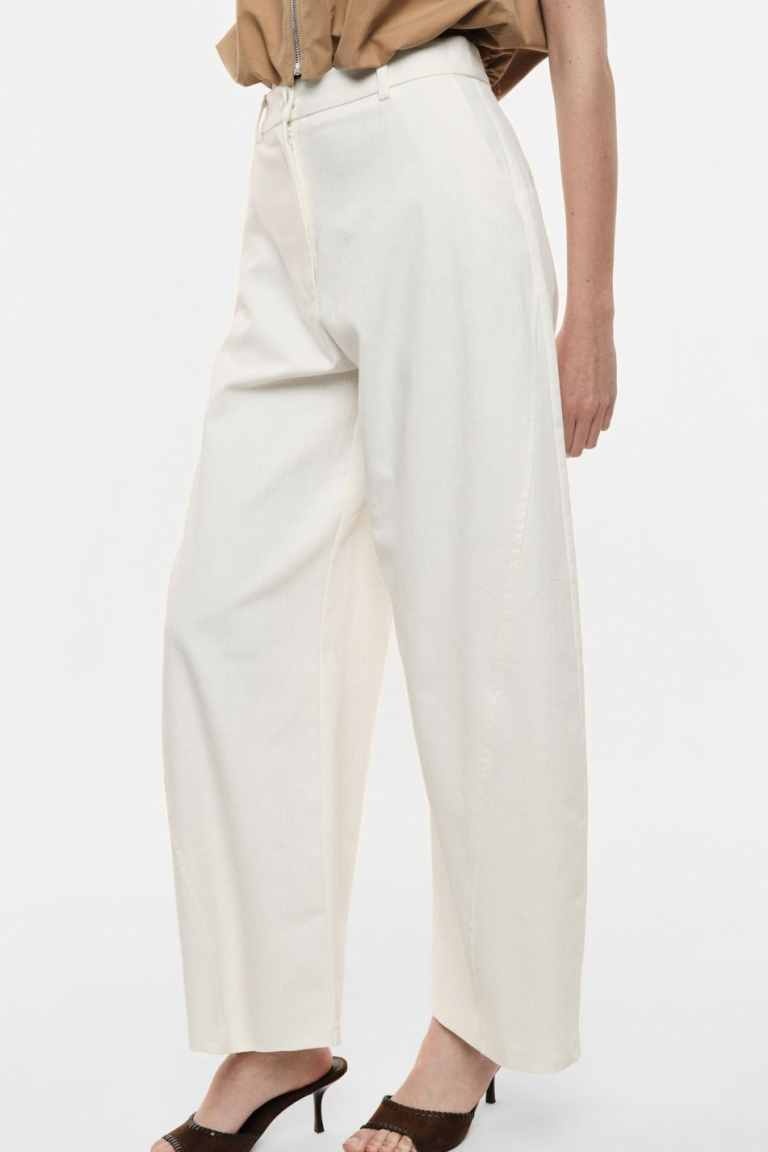 Wide pants, high waist, front zip